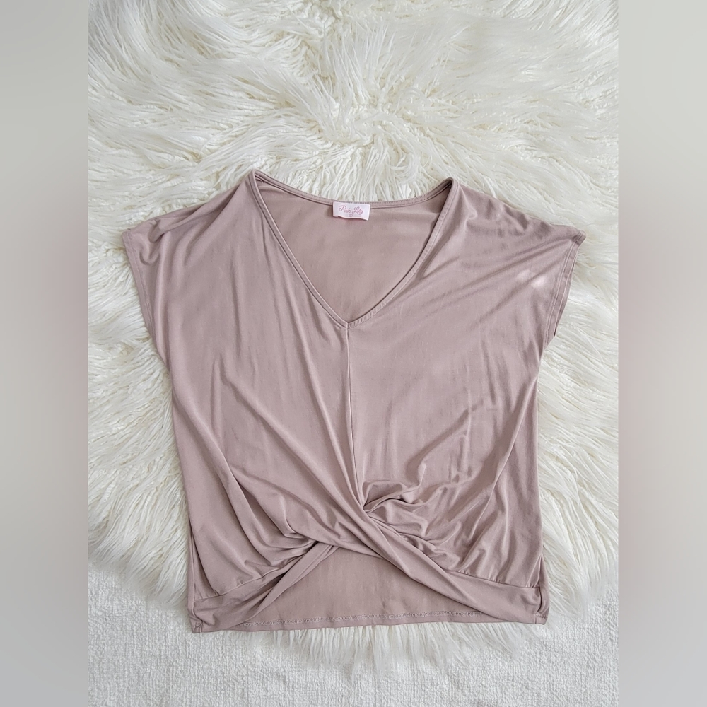 Pink Lily beige twist top